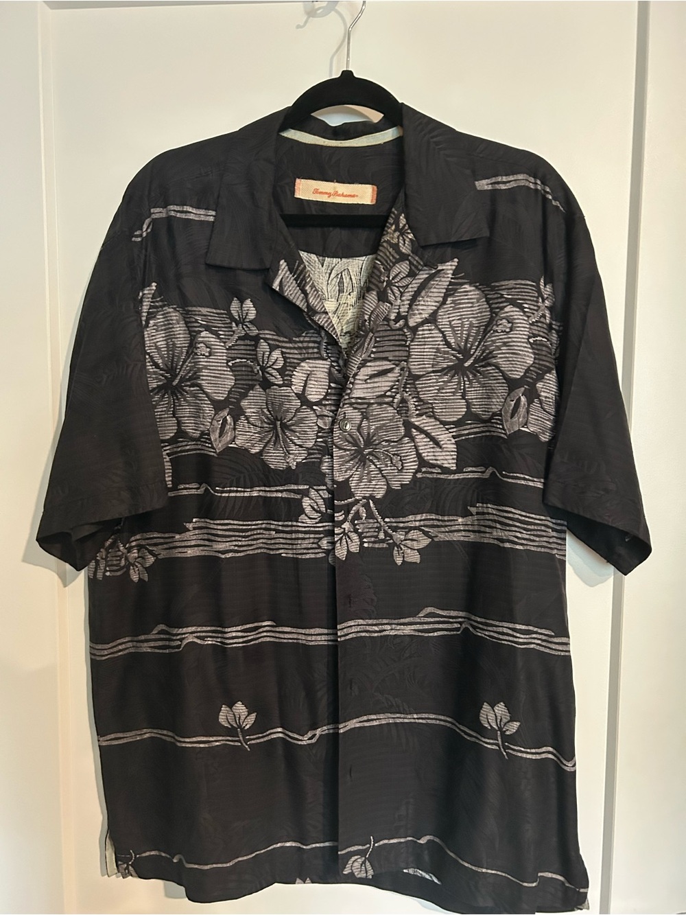 Tommy Bahama Black & Gray Floral Short Sleeve Button-Down Shirt